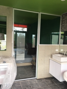 浴室玻璃門施作